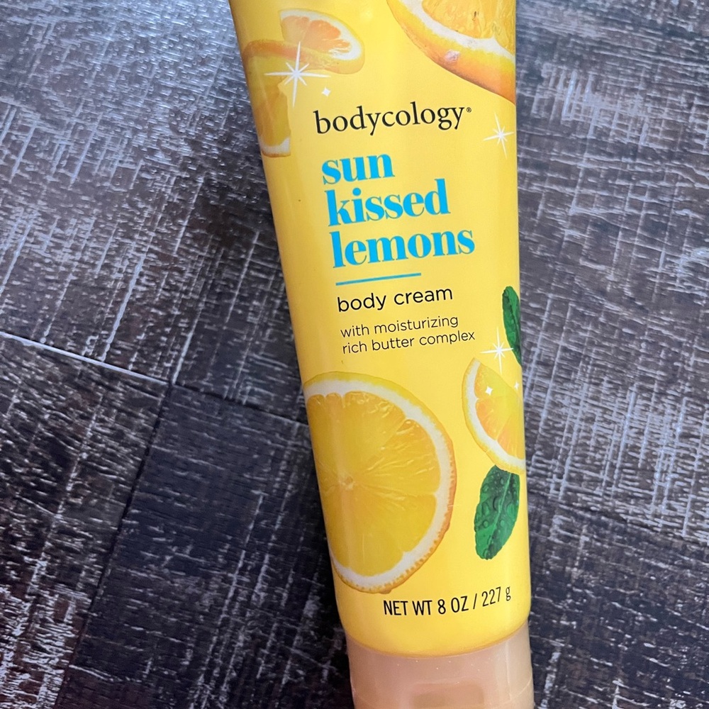 Yellow Moisturizing Body Oil with Citrus Essence